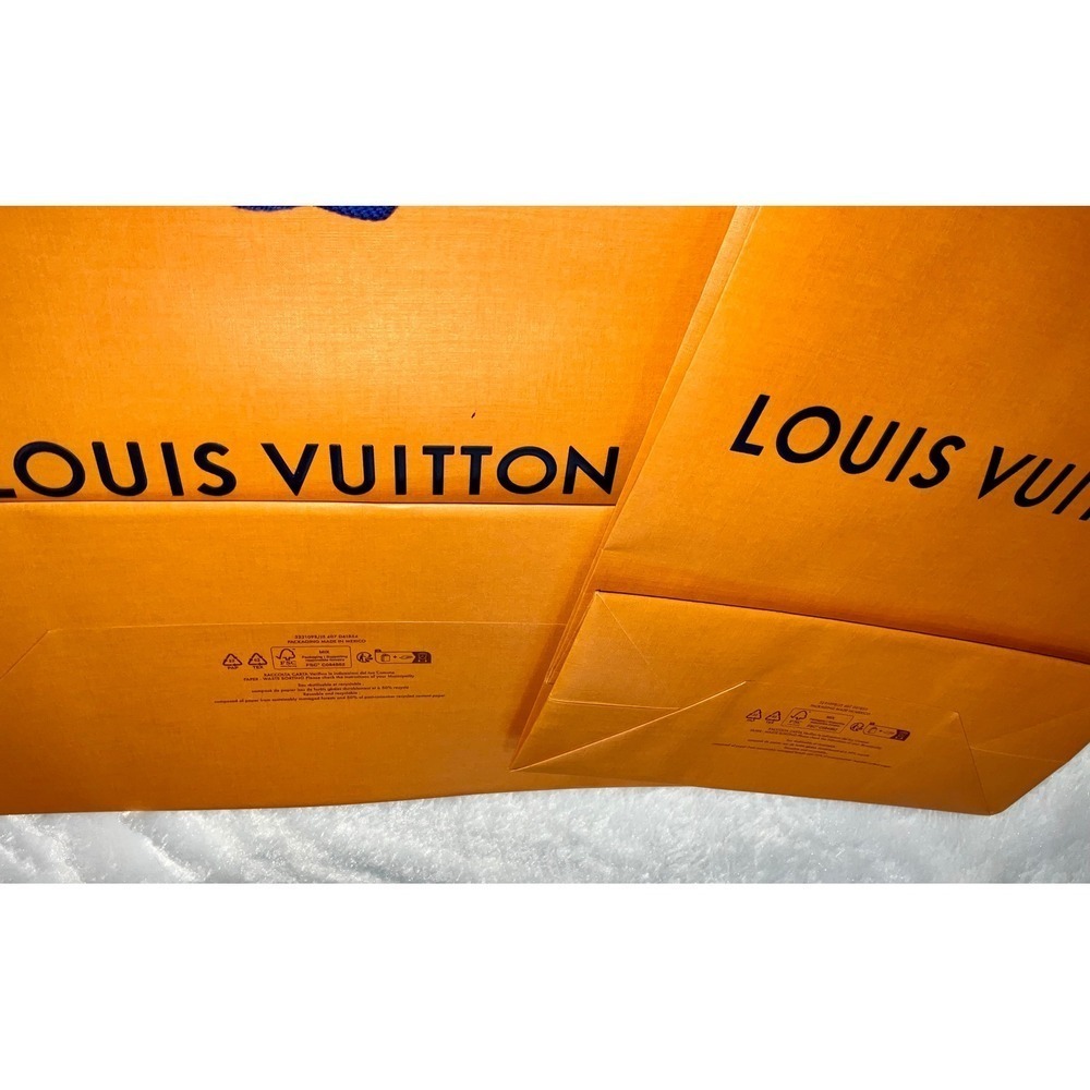 Louis Vuitton Shopping Gift Bags - Picture 8 of 8